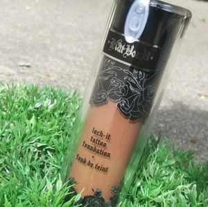 NWOT KAT VON D- Lock it Tattoo Foundation